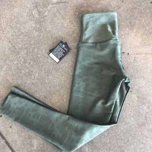 NEW Onzie - Camo Green Midi Legging